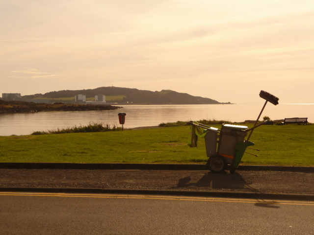 File:Millport, litter man's lunch break - geograph.org.uk - 1539898.jpg