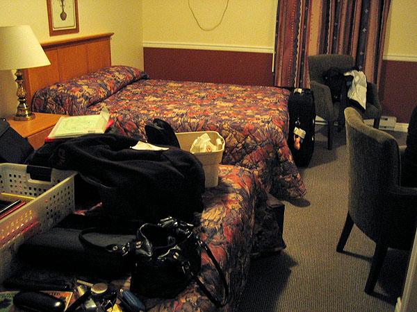 File:Motel bedroom (293337317).jpg