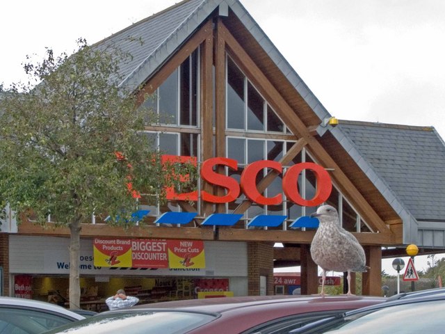 File:Tesco, Llandudno Junction - geograph.org.uk - 1037693.jpg