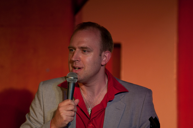 File:Tim Vine Karaoke Circus.jpg