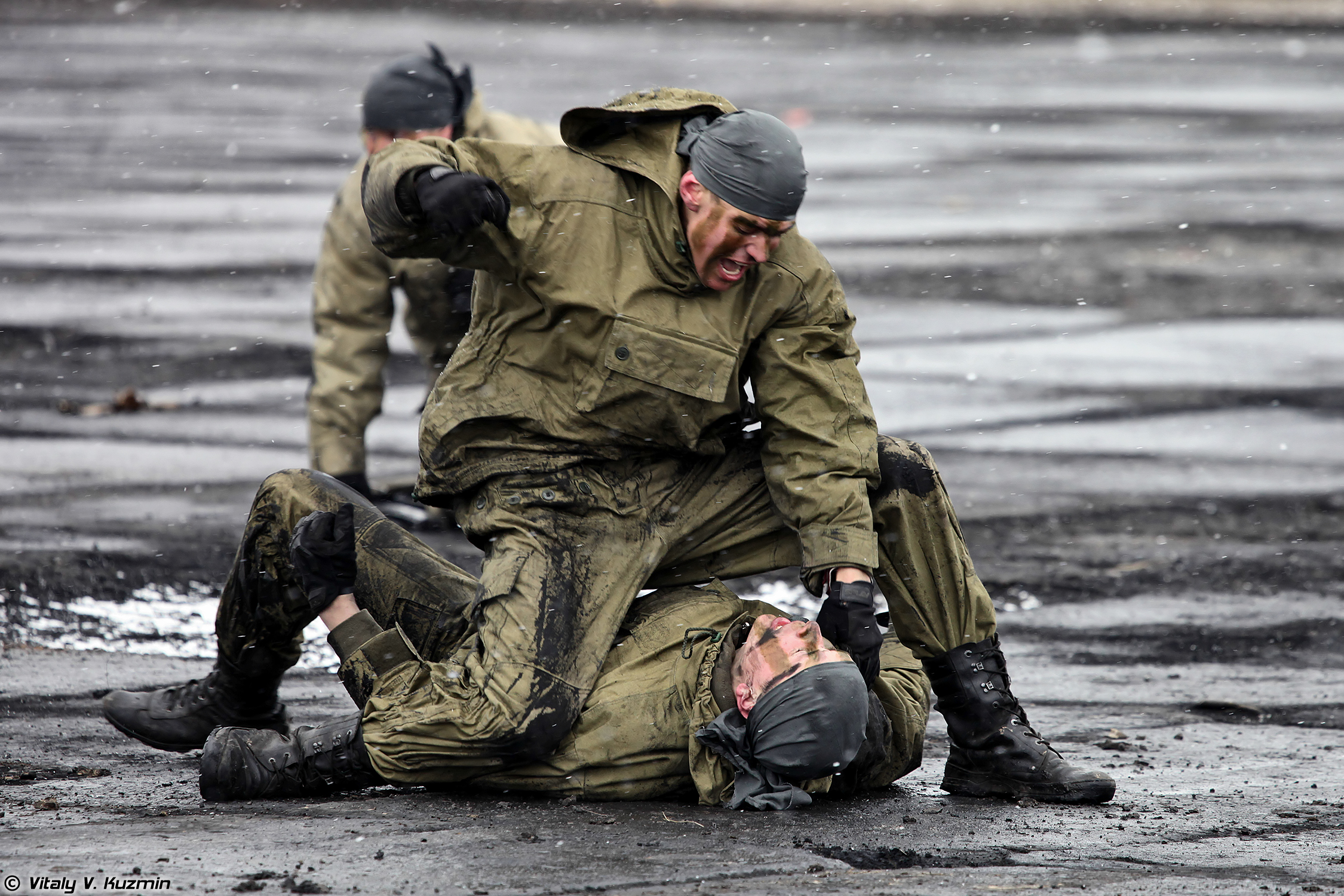 Ранен в бою. Спецназ в бою.