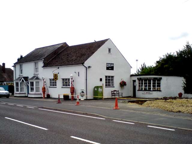 File:West End Garage - geograph.org.uk - 1990959.jpg