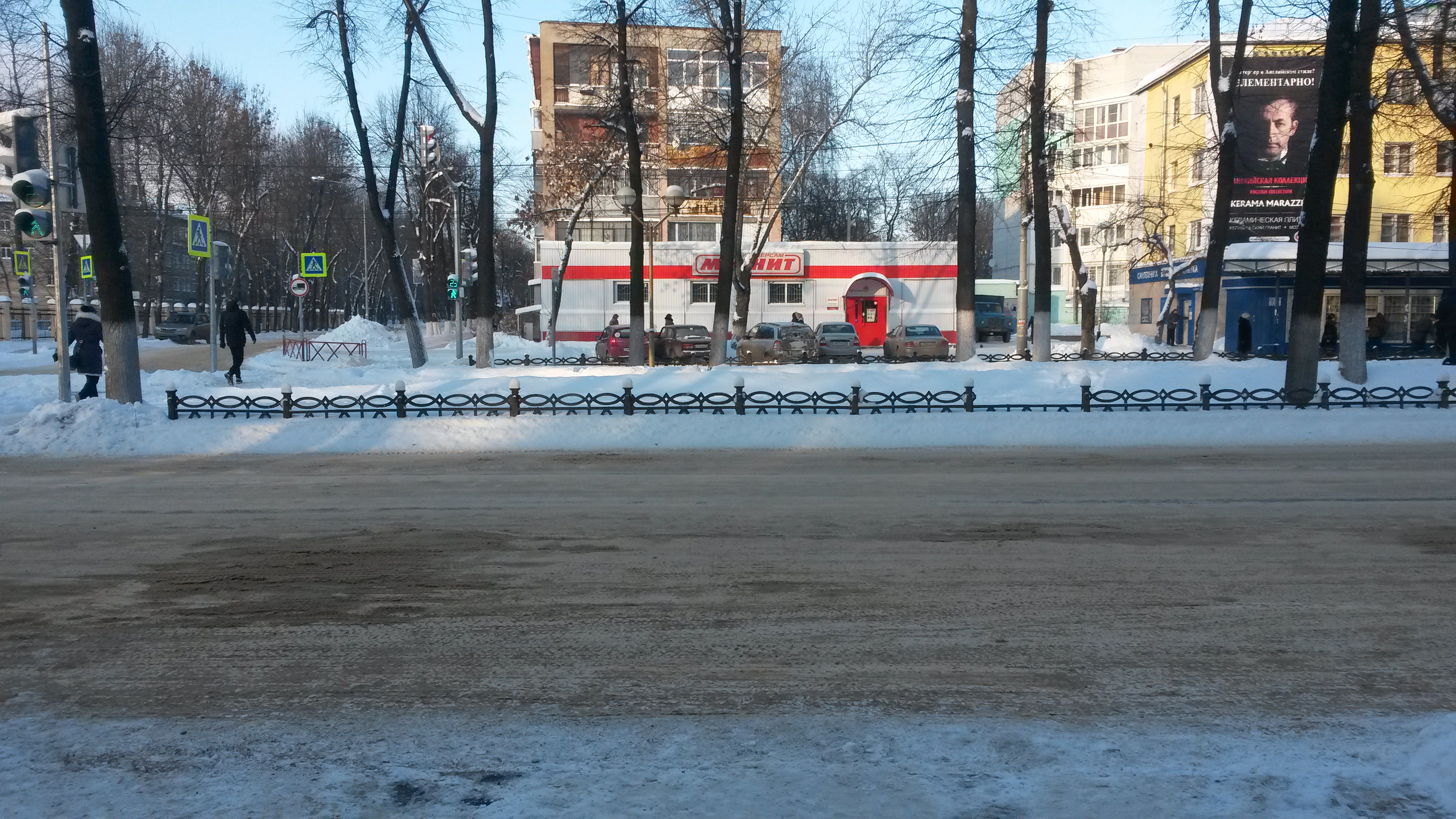 Улица воинова. Магнит фото зимой. Магазин магнит Ярославль проспект Ленина пересечение с Воинова.