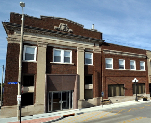 File:101 E Main St, Aledo, IL.jpg