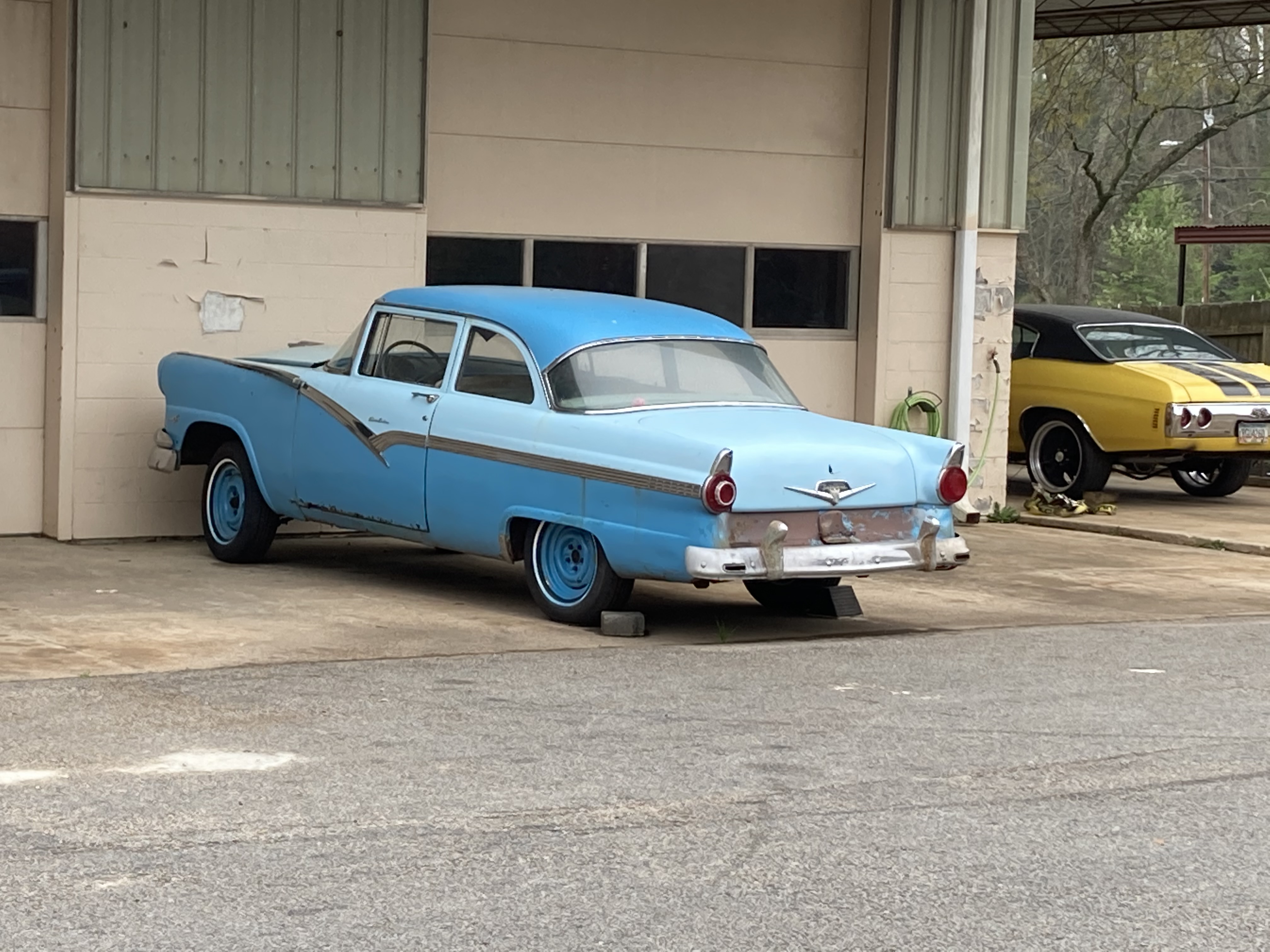 Ford Fairlane sedan 1955