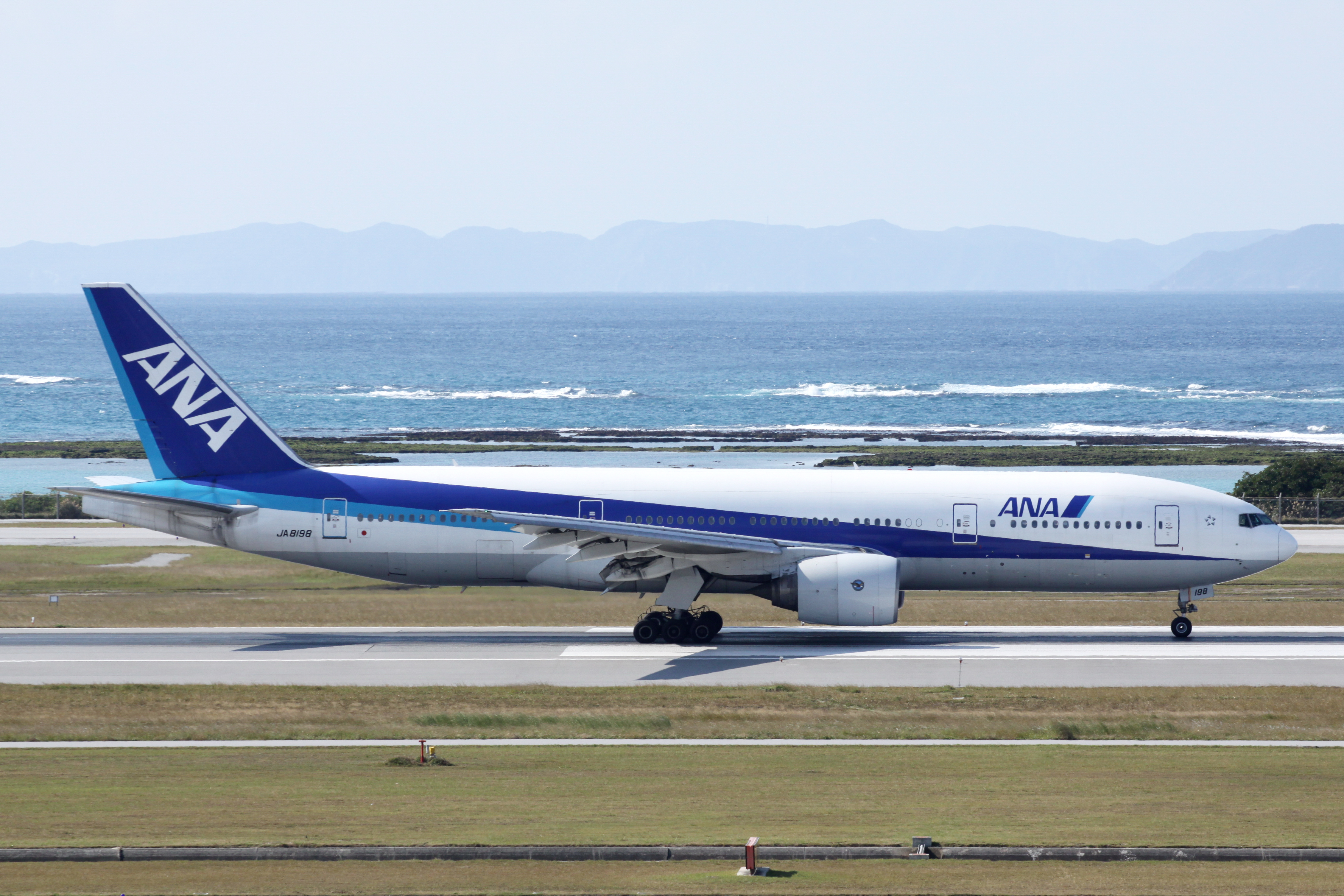 File:ANA B777-200(JA8198) (4263905949).jpg - Wikimedia Commons