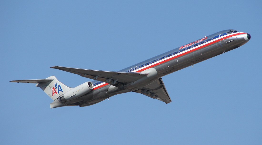 American Airlines MD-80 (435551097).jpg