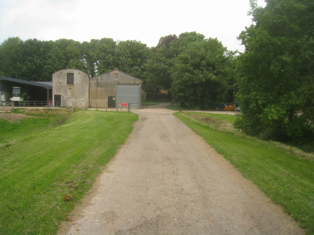 File:Approach to Manor Farm - geograph.org.uk - 3077943.jpg