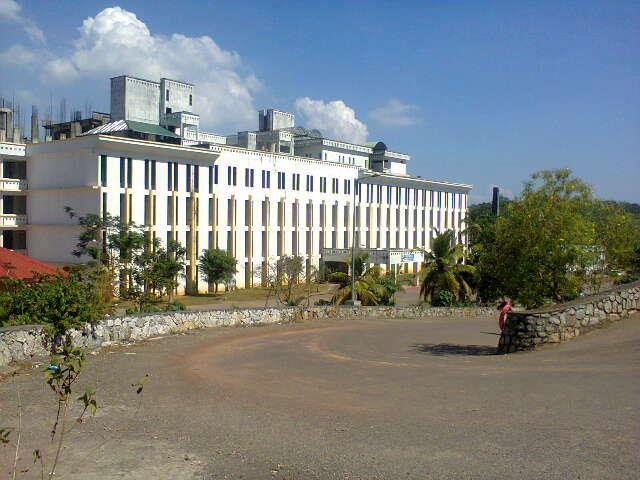 File:Azeezia Medical College.jpg