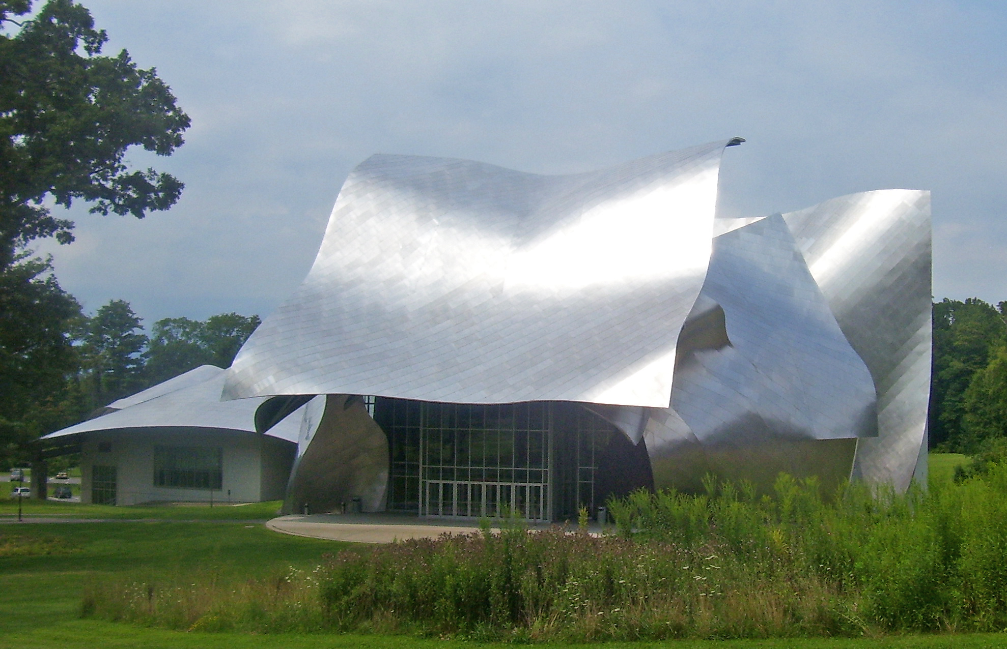 A New Art Palace Sets Sail in Paris: on Frank Gehry's Fondation Louis  Vuitton - WSJ