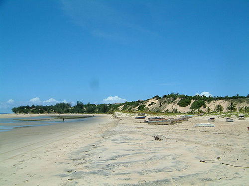 File:BarrabeachInhambane.jpg