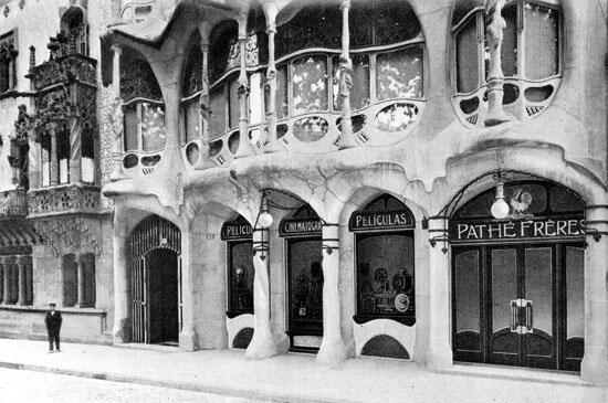 La boutique de photo des Frères Pathé au rez de chaussée de la Casa Batllo à Barcelone.