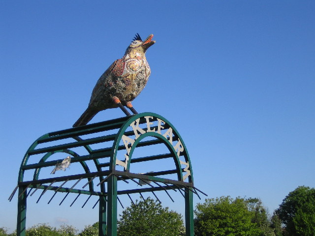 File:Bird Sculpture at Lake Farm Park, Hayes - geograph.org.uk - 8469.jpg