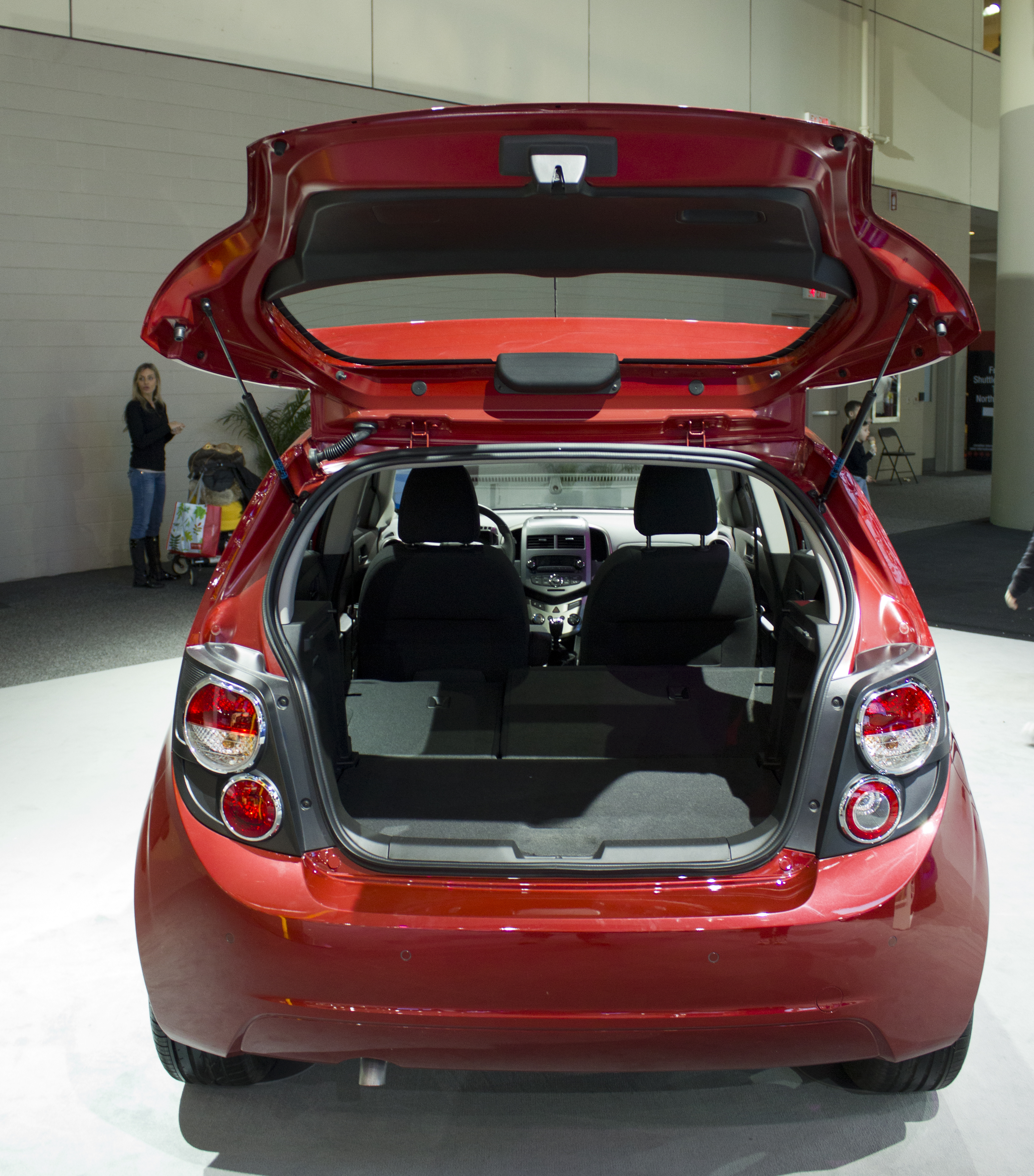 chevrolet sonic hatchback trunk