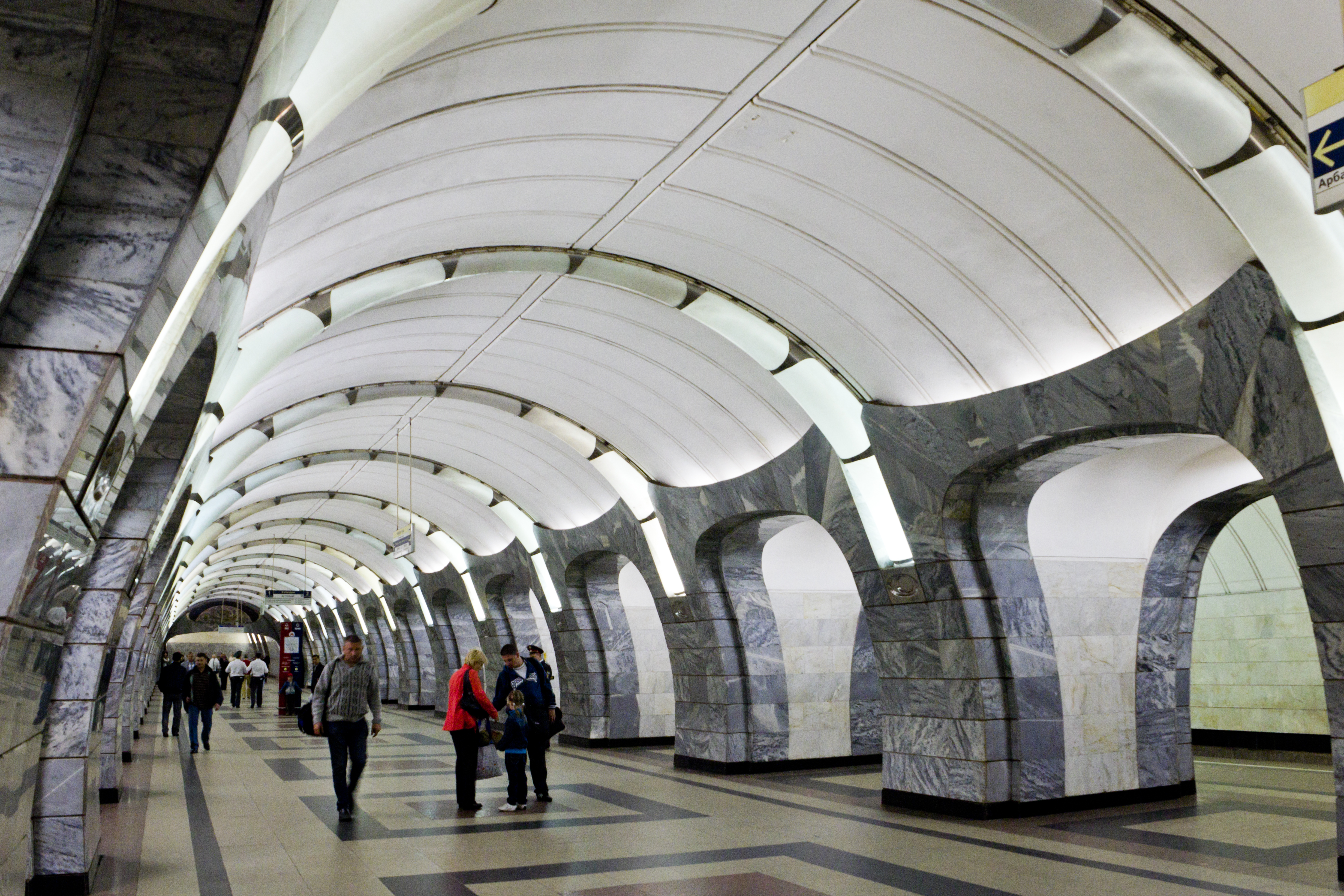 Чкаловская москва. Станция Чкаловская Москва. Станция метро Чкаловская. Чкаловская (станция метро, Москва). Станция Чкаловская 1995.