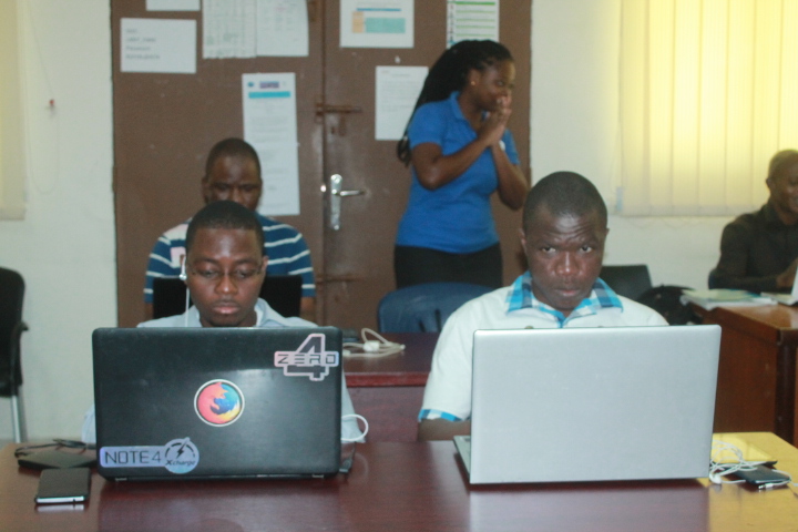 Wiki classes. Абиджан Церковь. Нигериец с компьютером. Абиджан университет в Африке лого. Computers in Africa.