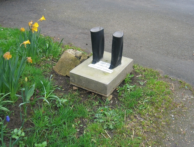 Concrete_Boots_-_geograph.org.uk_-_157520.jpg