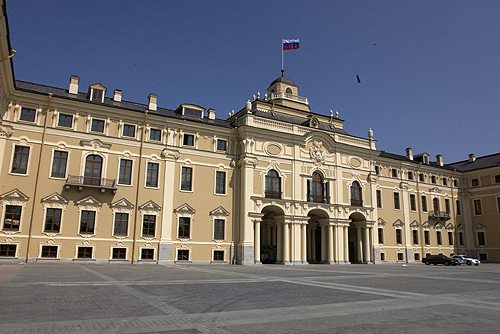 File:Constantine Palace in Strelna.jpg