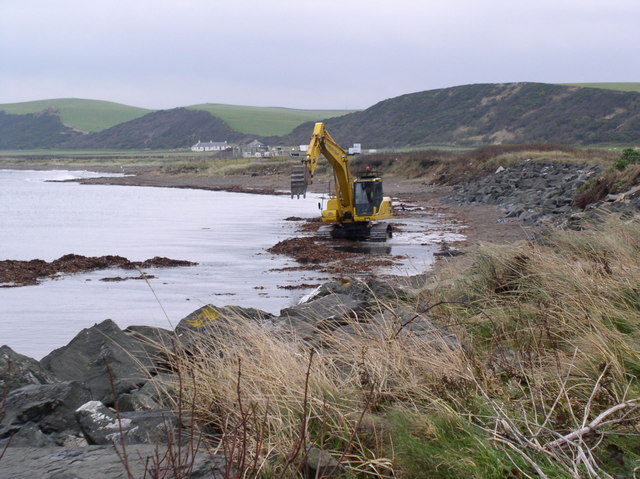 File:Digger on Shore - geograph.org.uk - 703453.jpg