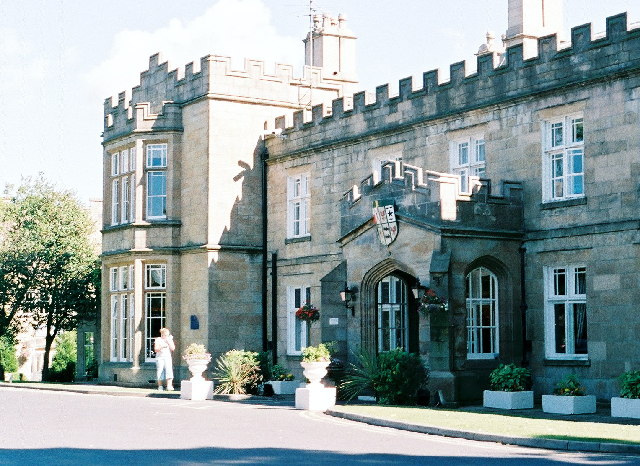 Picture of Dunkenhalgh Hotel (Mercure) courtesy of Wikimedia Commons contributors - click for full credit