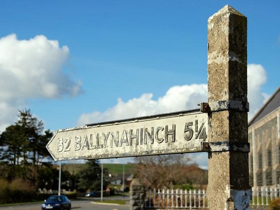 File:Finger-post near Annacloy - geograph.org.uk - 740074.jpg