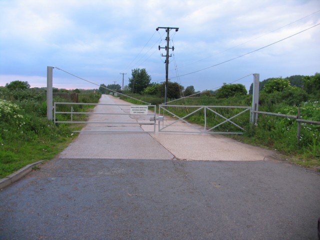 File:Gravel Pit Entrance - geograph.org.uk - 181108.jpg