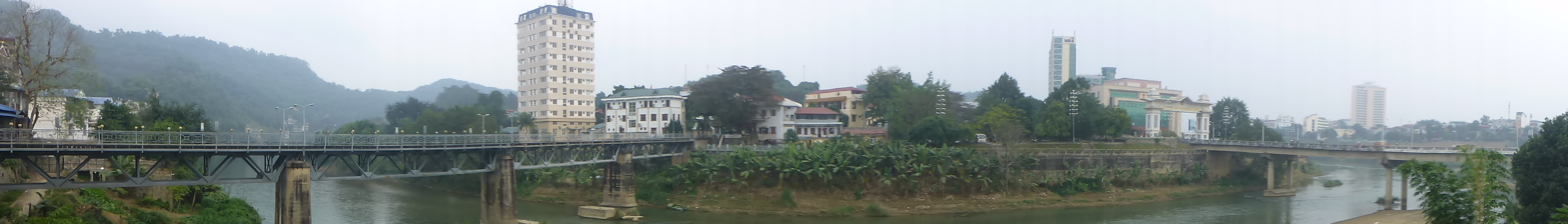 Hekou-Lao Cai Bridge - P1380382 - cropped.JPG