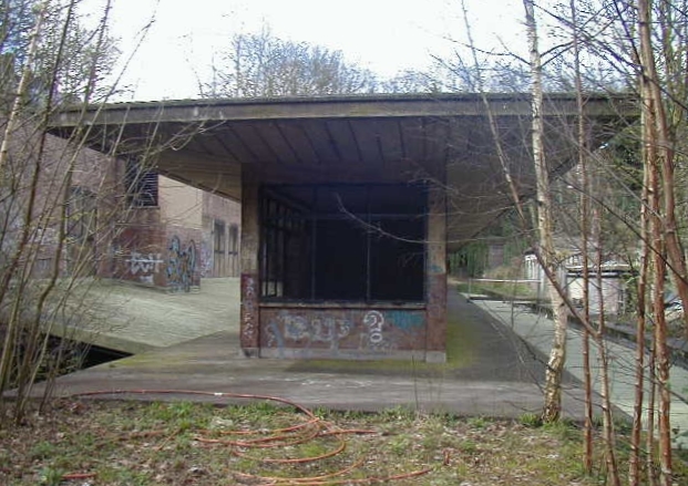 File:Highgate Underground station abandoned high level platforms.jpg