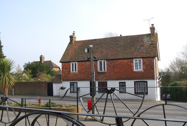 File:Hillgate Cottage, Burwash Weald - geograph.org.uk - 1253356.jpg