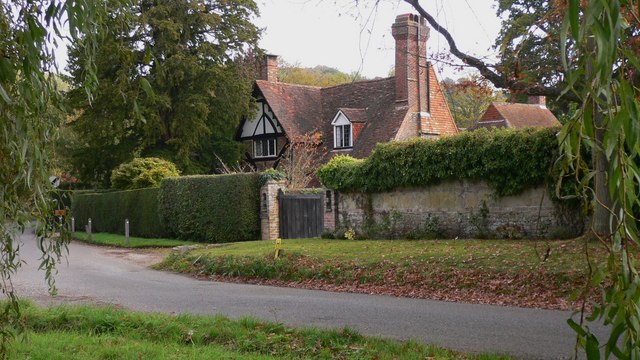 File:House at Shamley Green - geograph.org.uk - 1536793.jpg