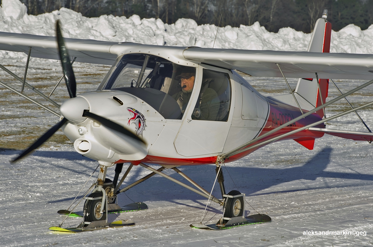 File:Ikarus C42.jpg - Wikimedia Commons