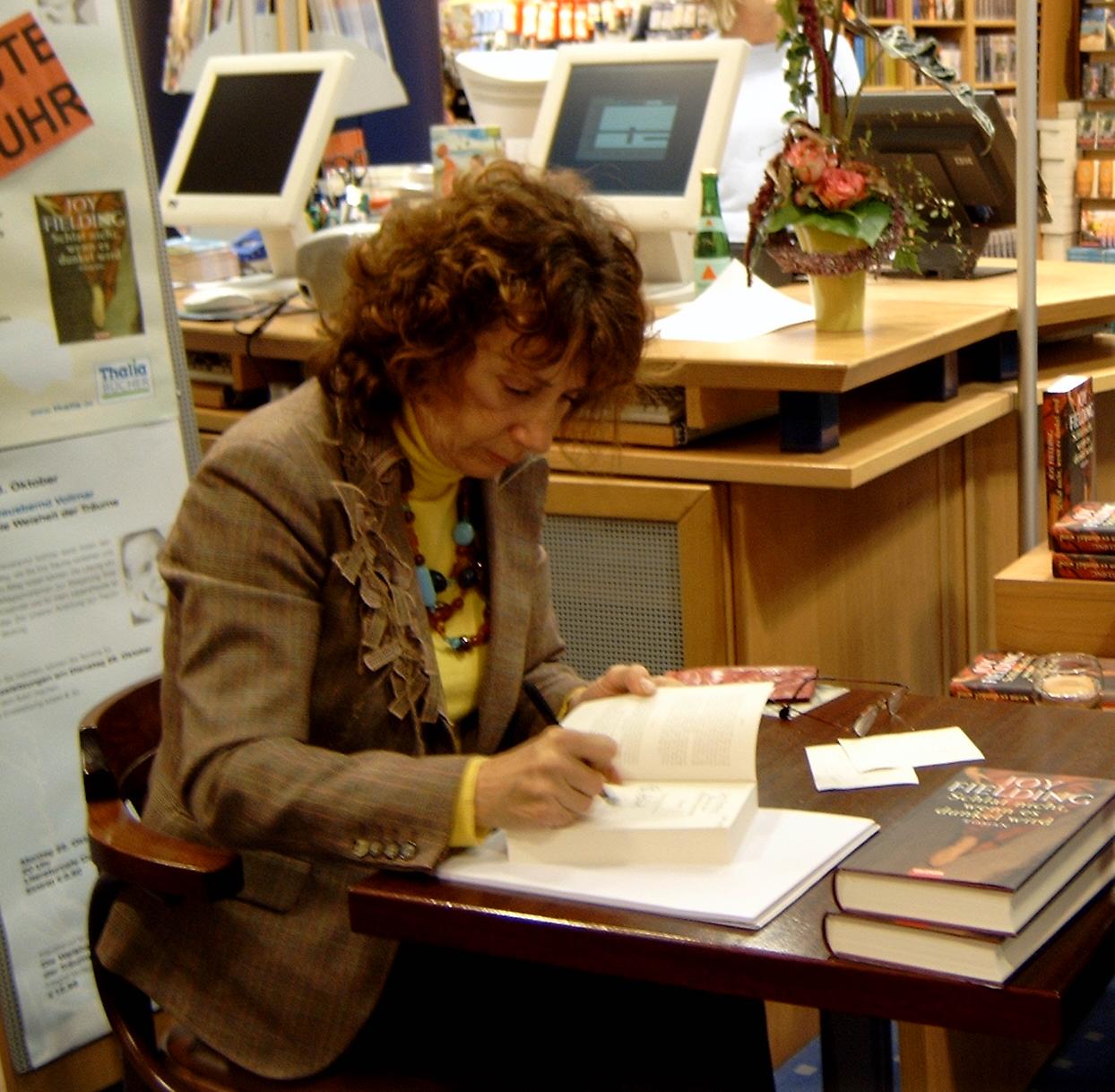 Fielding signing her books<br />in the German city of [[Hagen]]