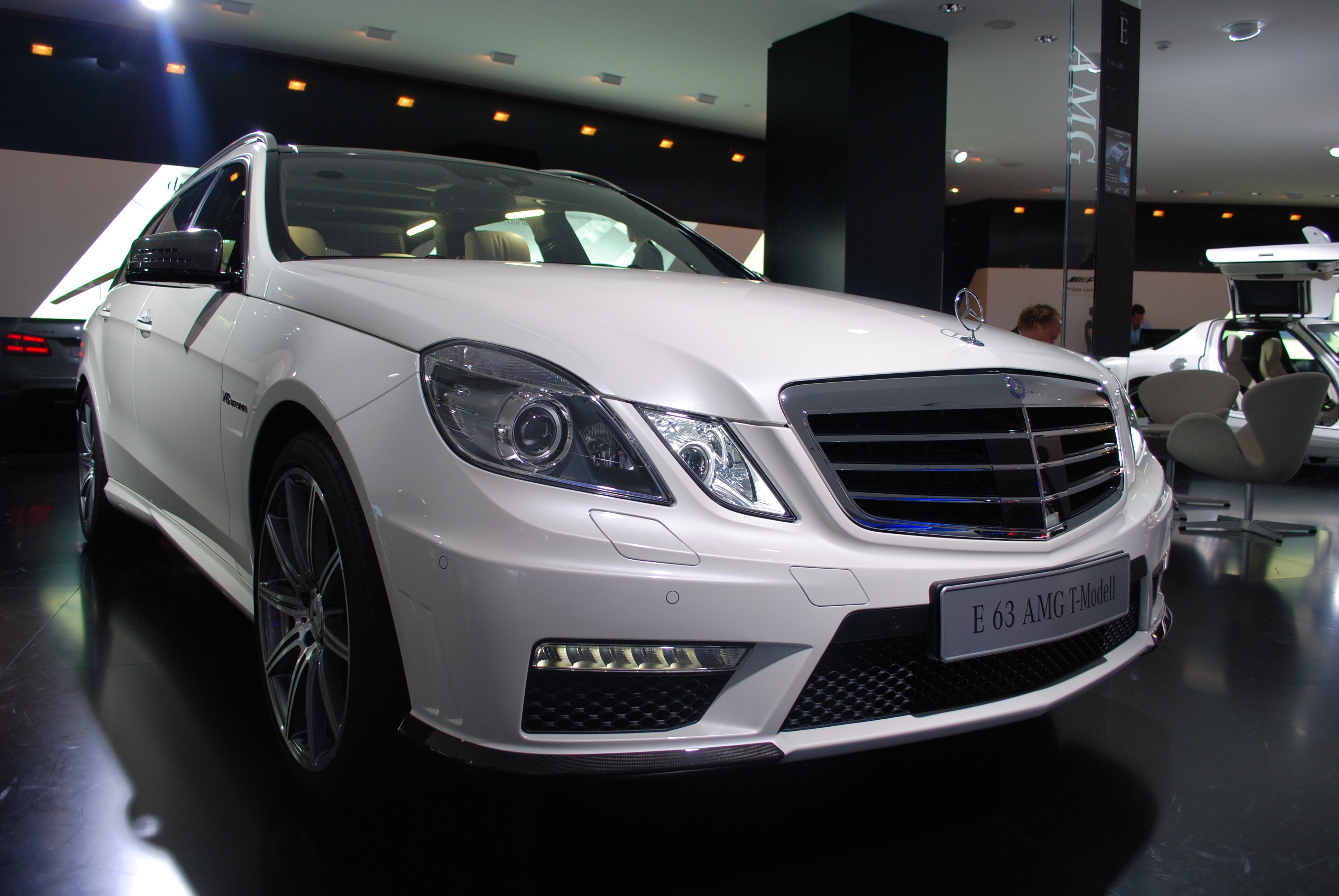 File Mercedes Benz E 63 Amg T Modell At The Frankfurt Motor Show Iaa 11 Jpg Wikimedia Commons