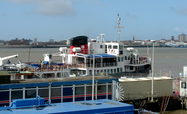 File:Mersey ferry, from Isle of Man landing stage (133319038).jpg