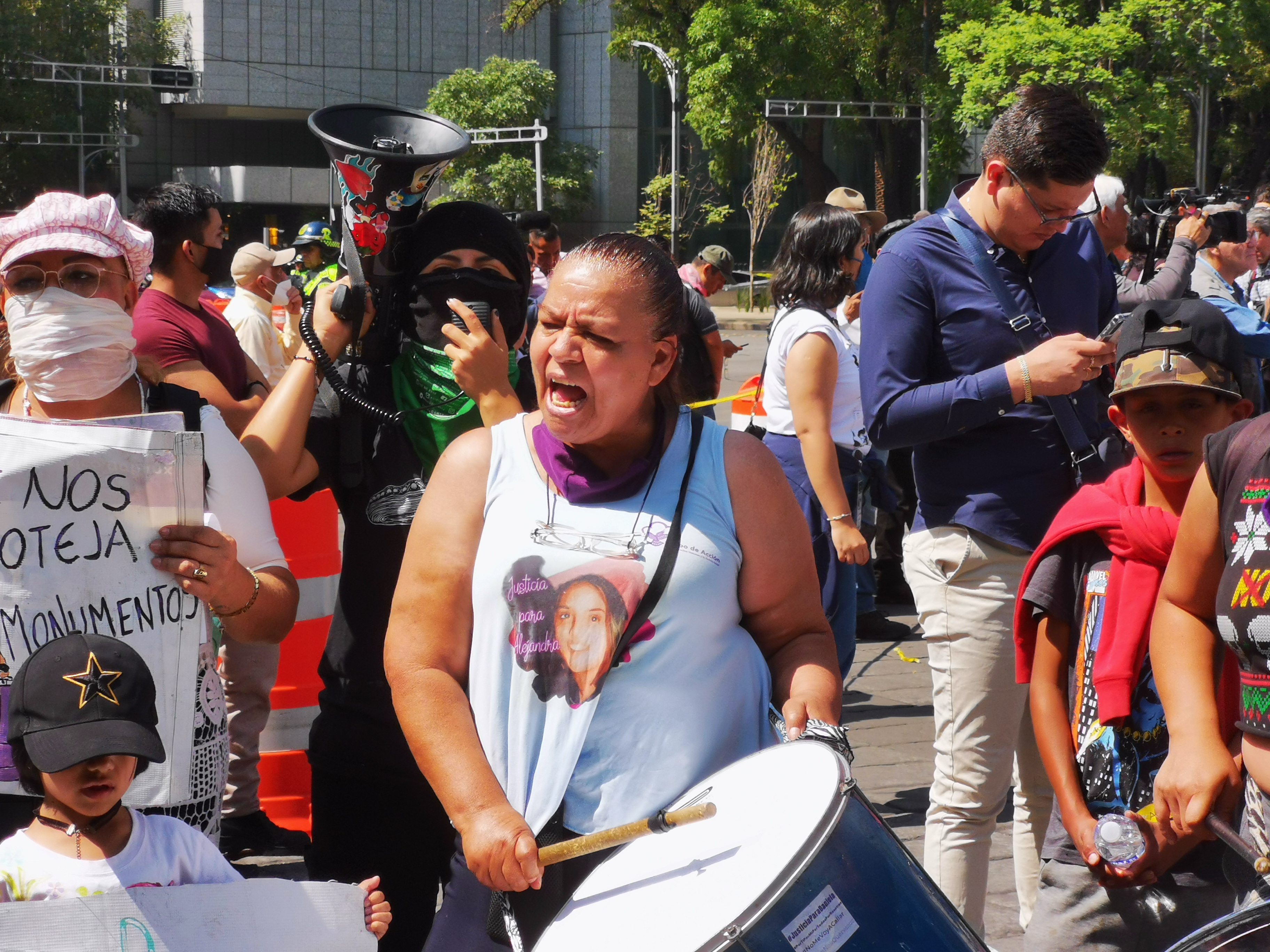 Norma Andrade en la XI Marcha de la Dignidad Nacional, Madres buscando a sus hijos e hijas, Verdad y Justicia.