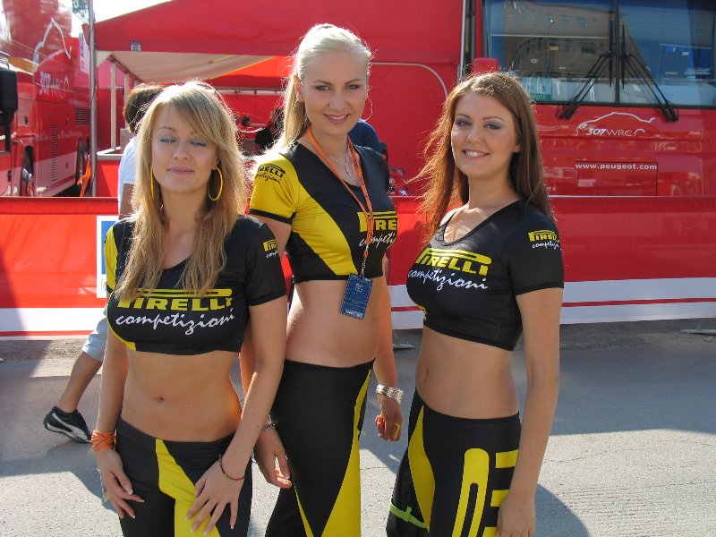 File:Pirelli girls at the 2004 Rally Finland.jpg