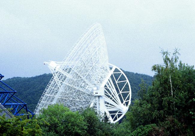File:Radioteleskop Effelsberg.jpg