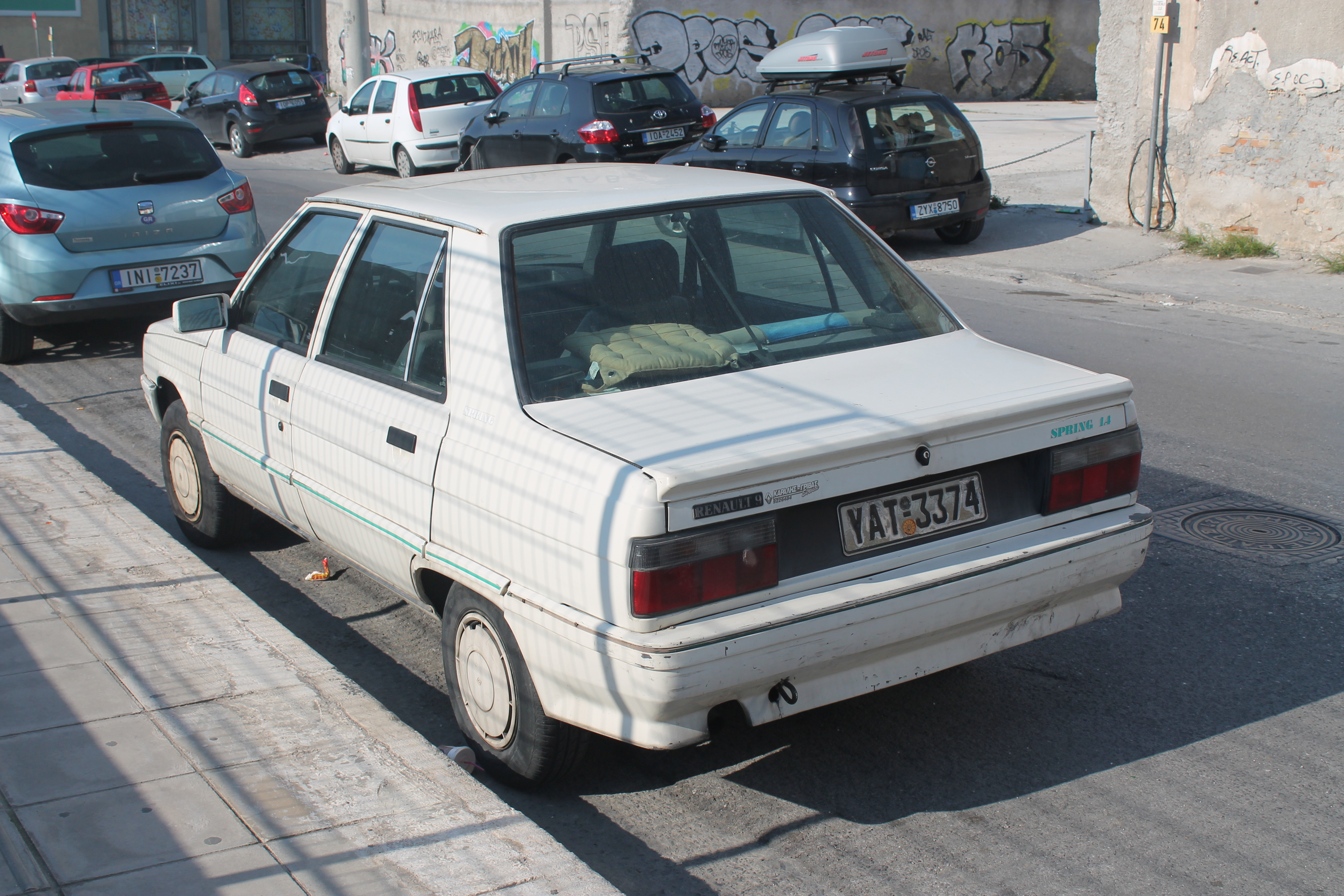 File:Renault 9 1.4 Spring special edition (11437938875).jpg - Wikimedia  Commons