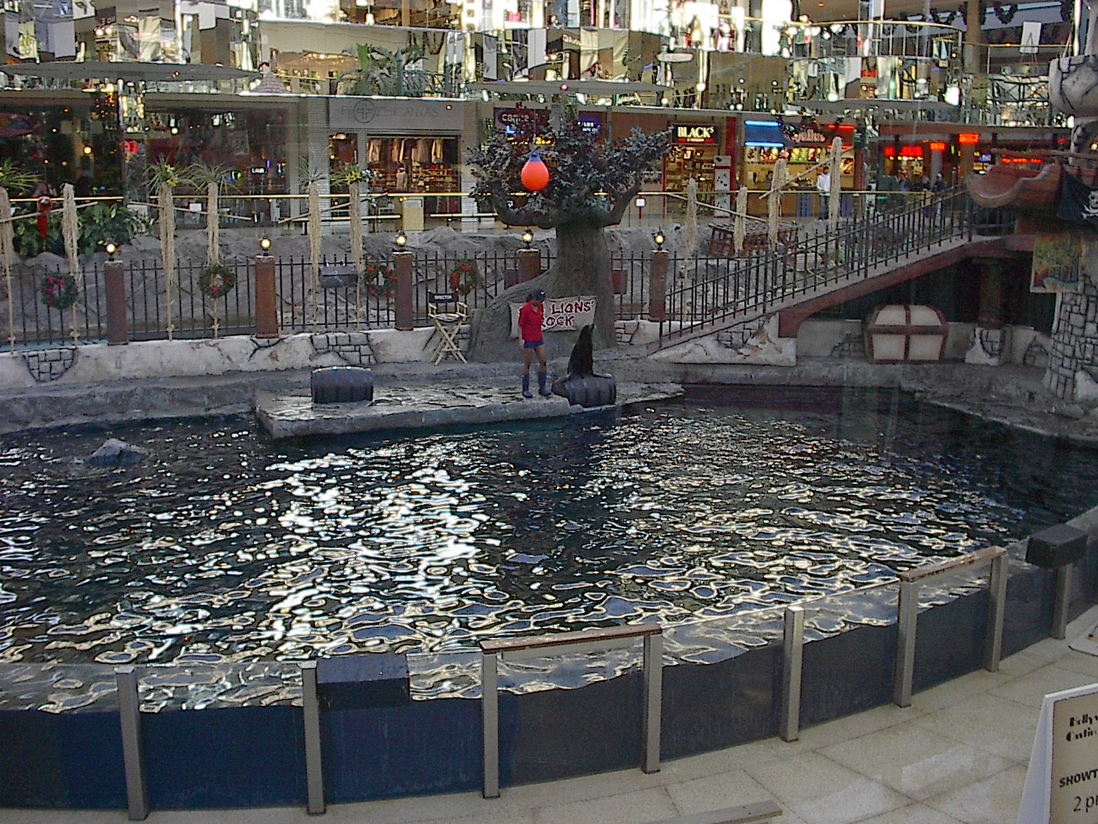 West Edmonton Mall - Wikipedia