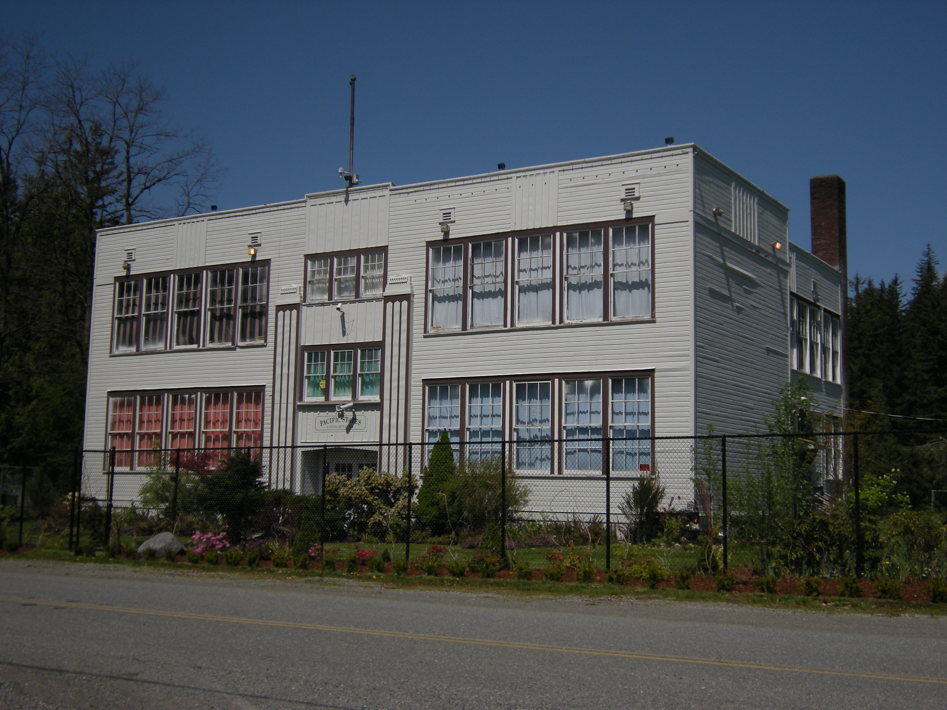 File:Seattle schoolteachers picketing outside Eckstein Middle School 01.jpg  - Wikimedia Commons