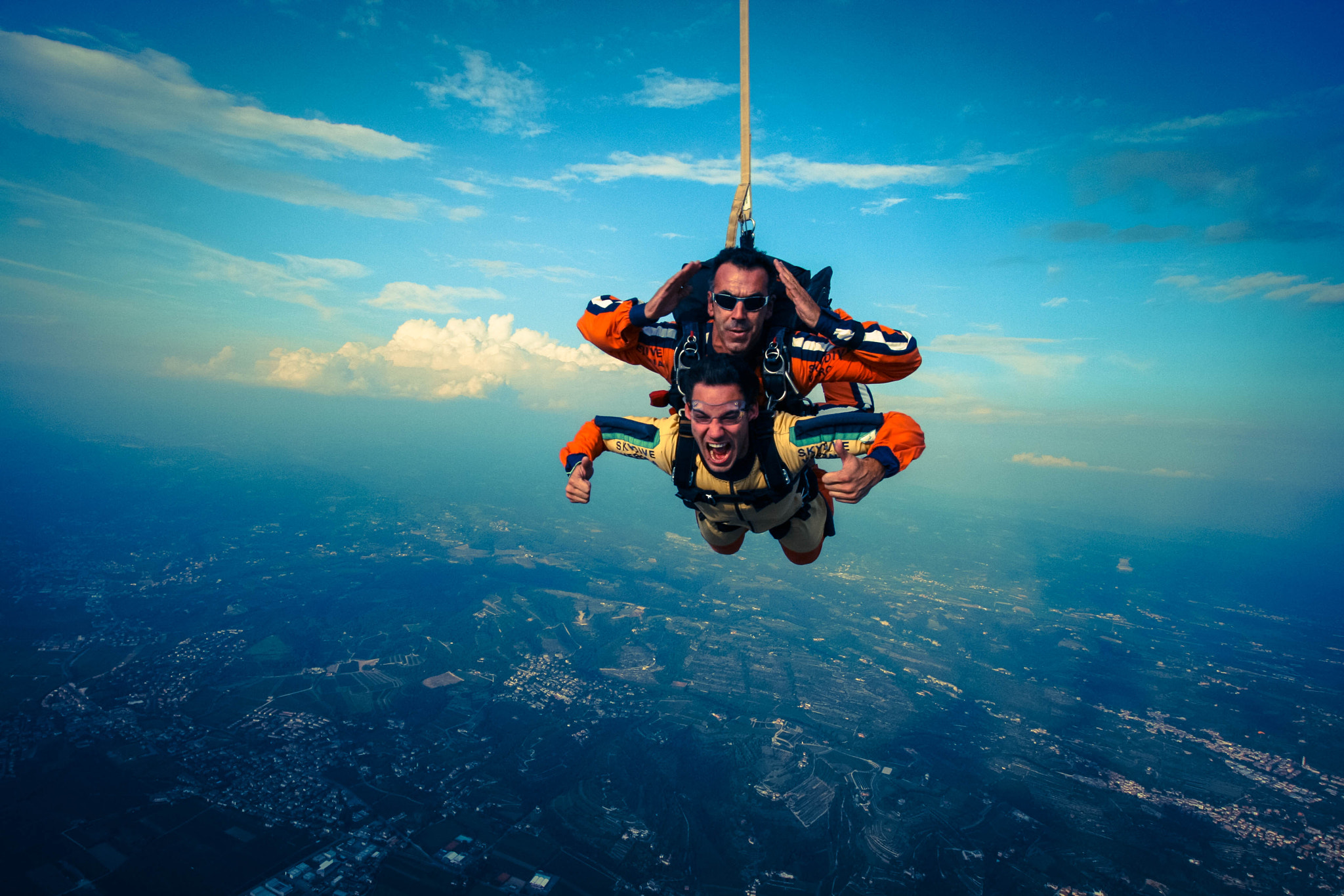 File:20151029 christian.timmig High altitude parachute jump 05  (22010800933).jpg - Wikimedia Commons