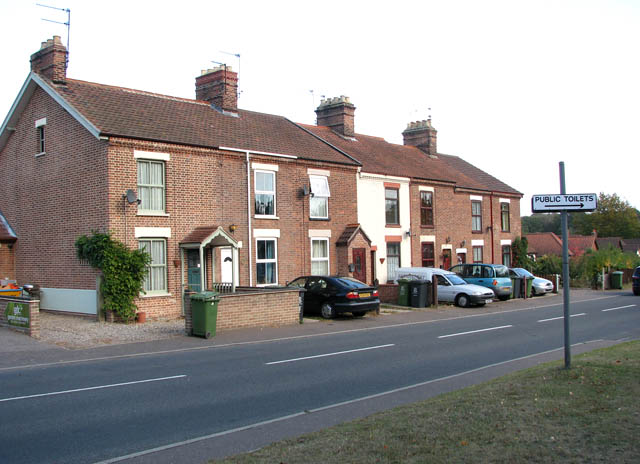 File:Terraced cottages in Beccles Road (A143) - geograph.org.uk - 1537936.jpg