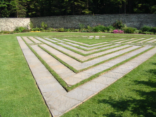 File:Walled Garden Maze - geograph.org.uk - 13084.jpg