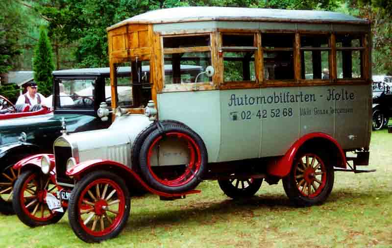 File:1924 Ford Model TT Bus.jpg