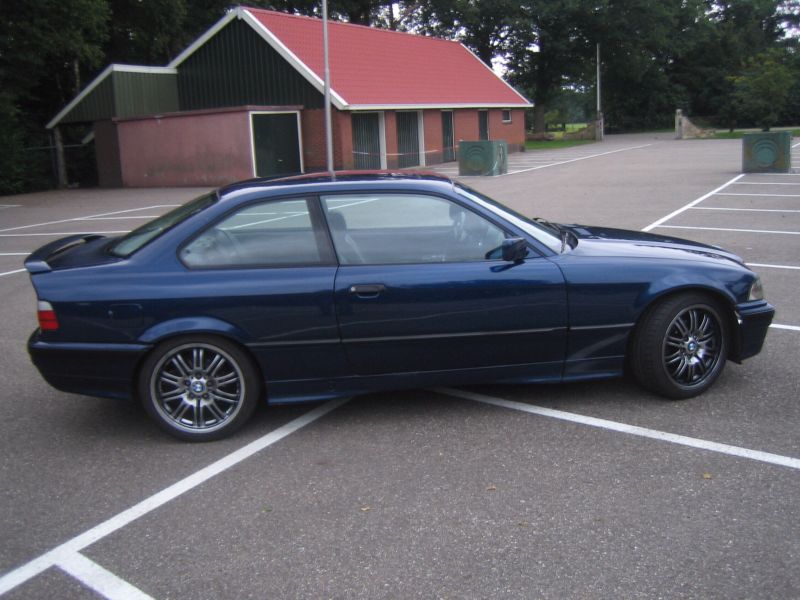 File:1993 BMW E36 325i Coupe.jpg