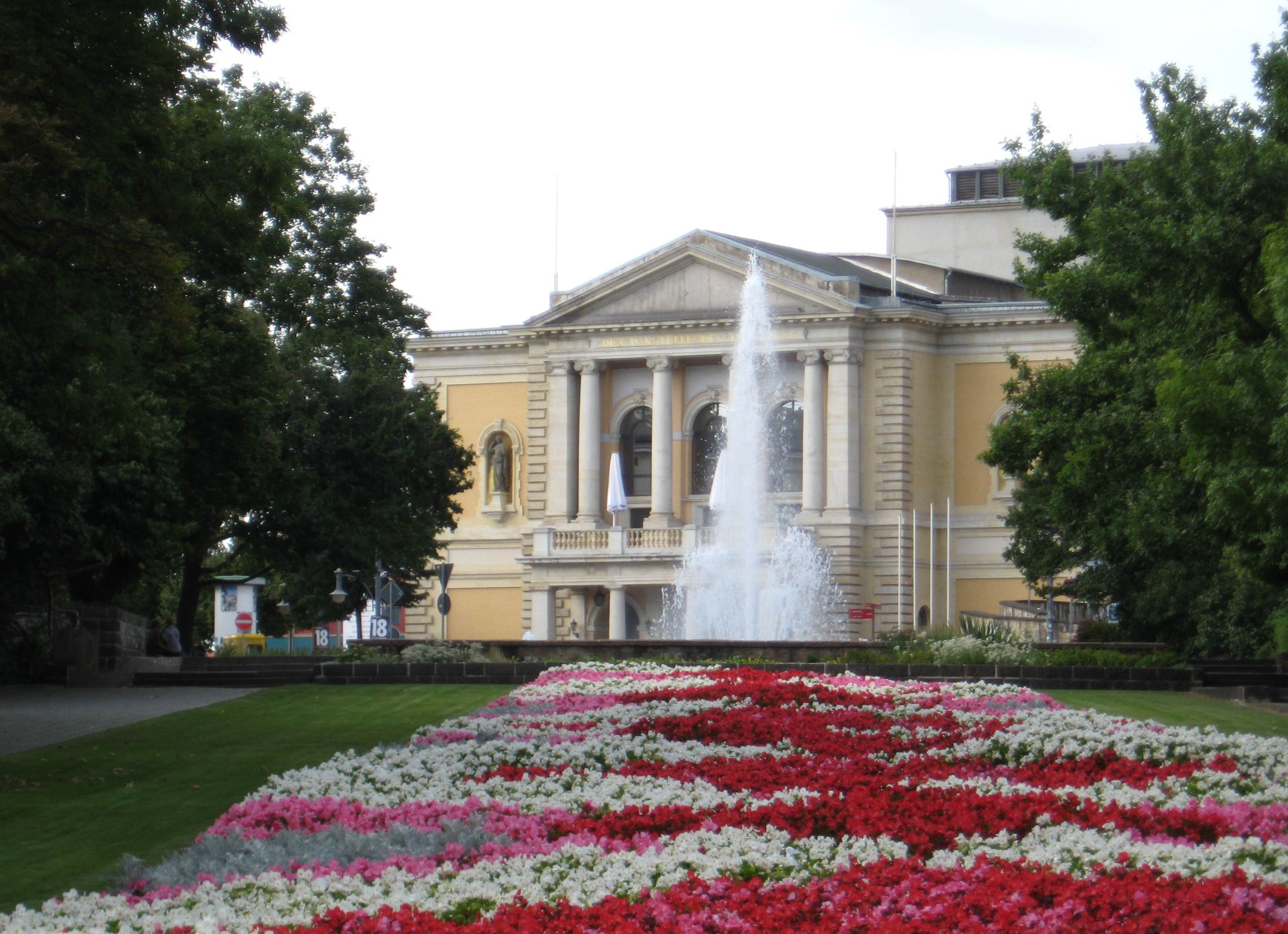 Das Opernhaus in Halle (Saale) am Joliot-Curie-Platz