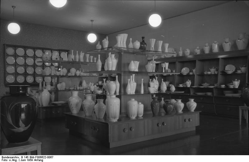 File:Bundesarchiv B 145 Bild-F006622-0067, Selb, Porzellan-Manufaktur Heinrich.jpg