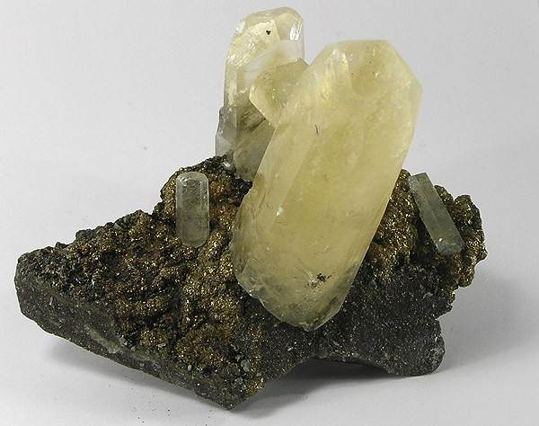 File:Calcite-Pyrite-132245.jpg