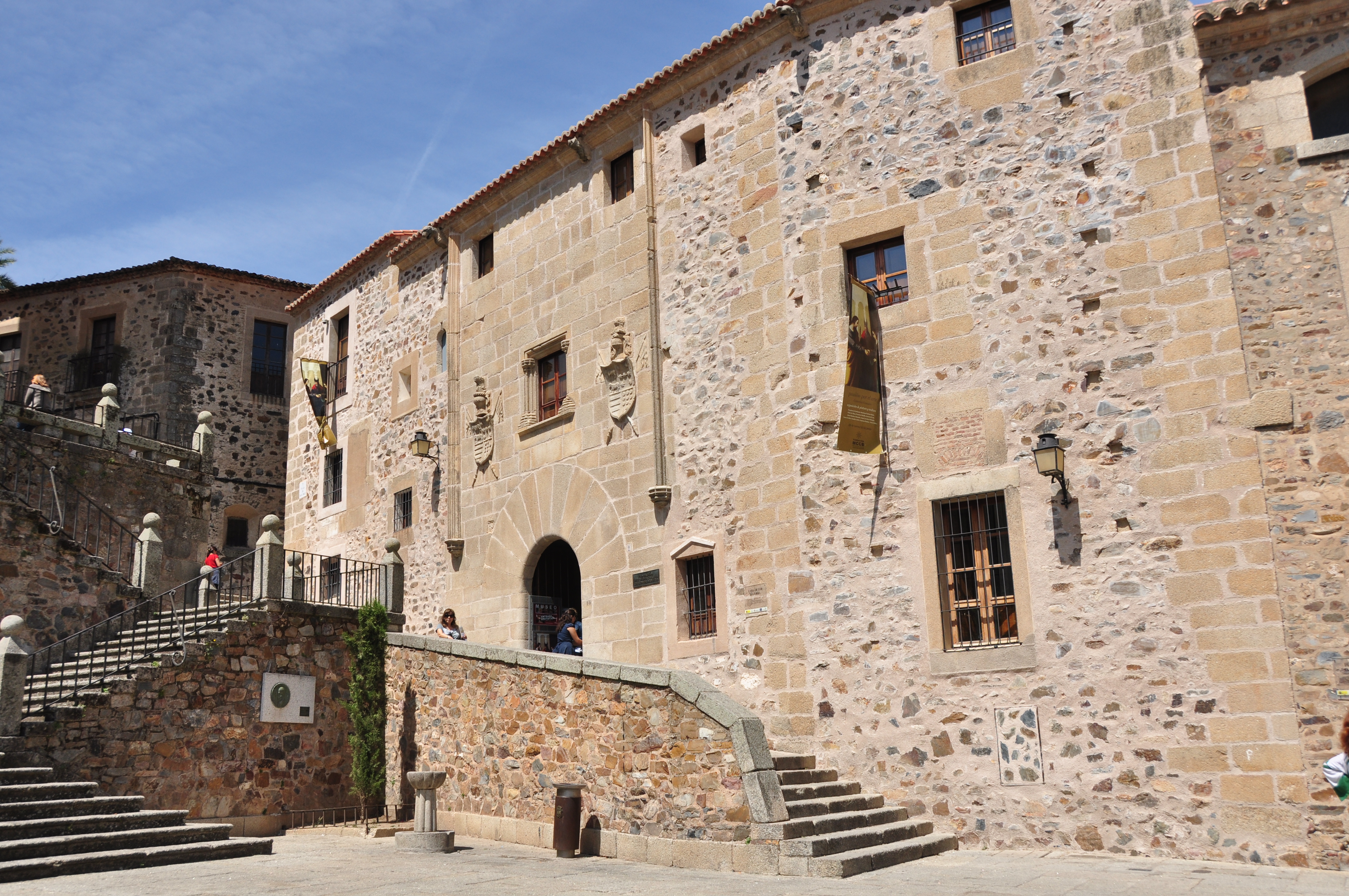 File Casa De Los Becerra Caceres Jpg Wikimedia Commons