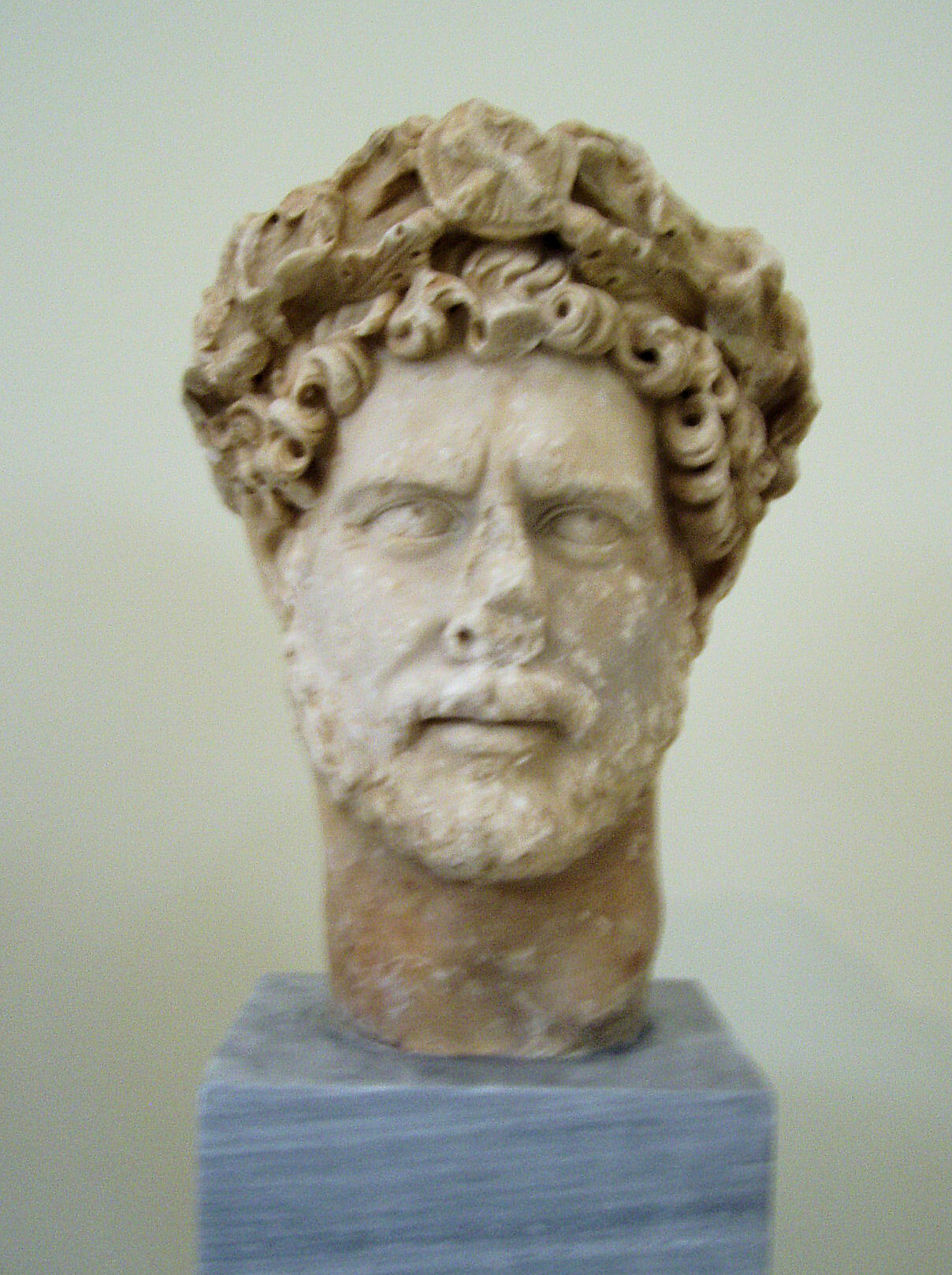 Colossal portrait head of the emperor Hadrian NAMA 3729 (DerHexer).JPG